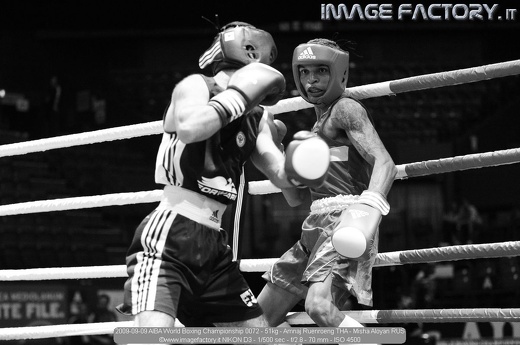 2009-09-09 AIBA World Boxing Championship 0072 - 51kg - Amnaj Ruenroeng THA - Misha Aloyan RUS